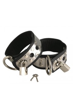 leather-footcuffs-with-metal-and-padlock leather-footcuffs-with-metal-and-padlock